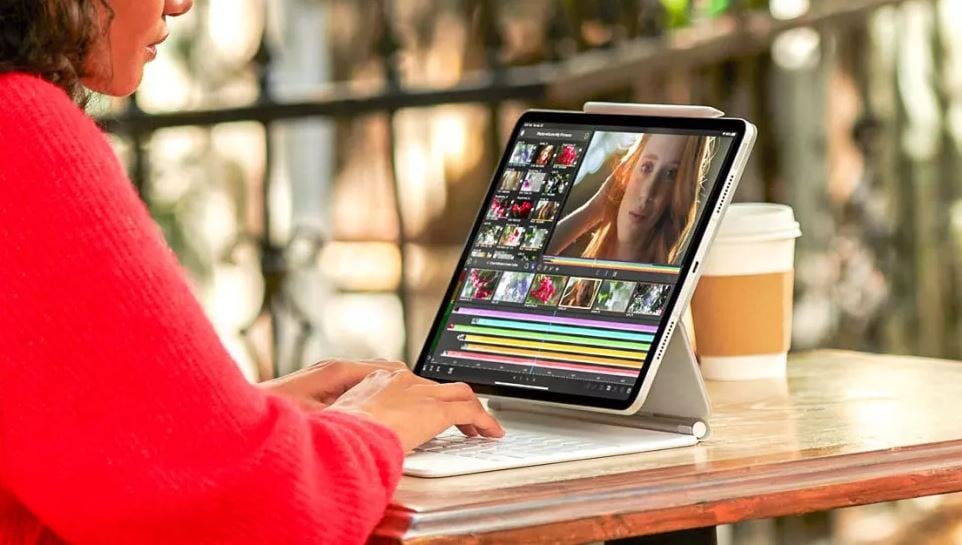 iPad Pro 2021 и iPad Air 4: в чём разница и что лучше купить? 11 iPad Pro 2021 не имеют сенсоров Touch ID, разблокировка осуществляется с помощью Face ID