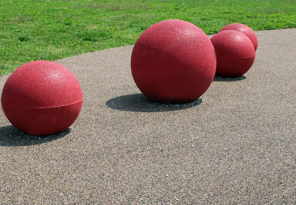 Giardino pubblico con percorsi pedonali in calcestruzzo drenante Prima Pavimenti — superficie permeabile per smaltimento naturale delle acque meteoriche in aree verdi urbane