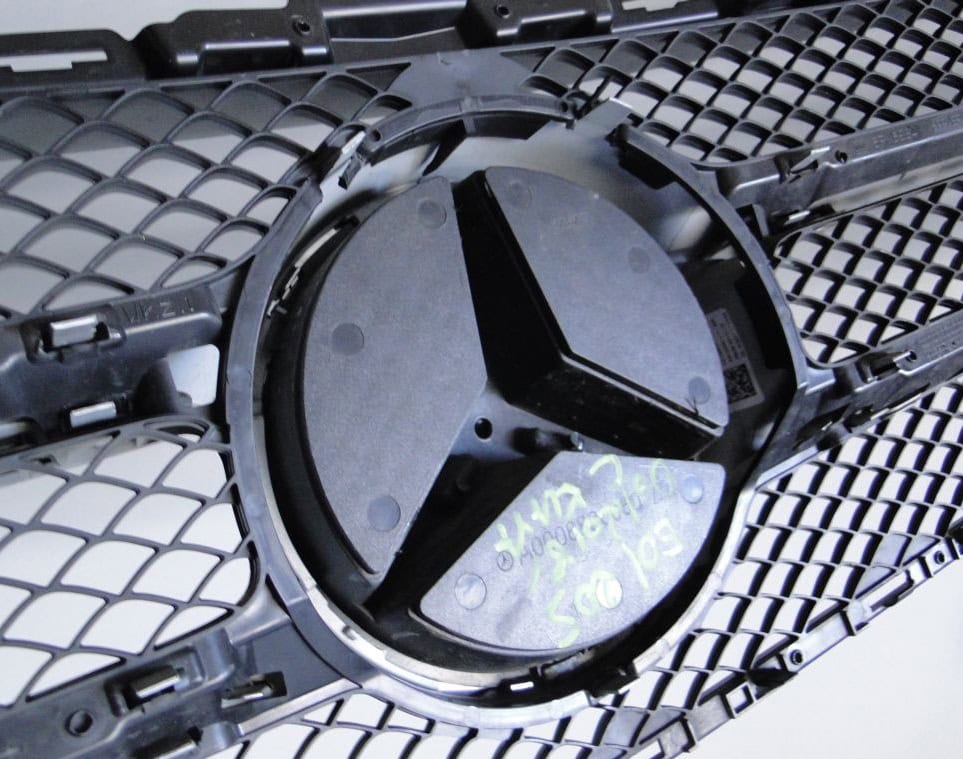MERCEDES C KLASA W205 GRILL ATRAPA AMG - obrazek 12