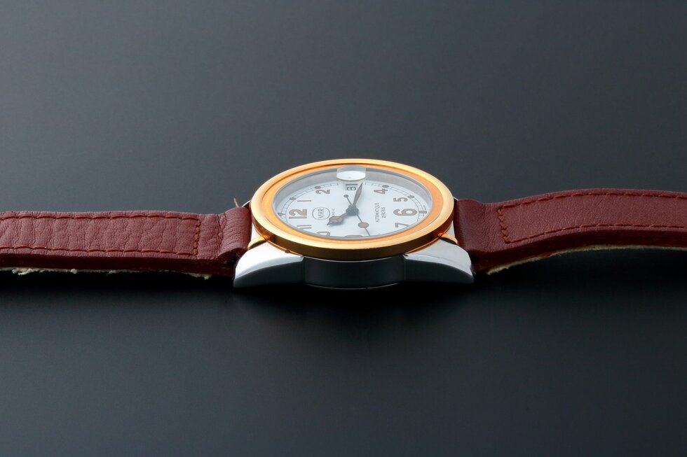 Lot #3189A – Rare Men’s Mahara MHR Date Watch MHR MHR