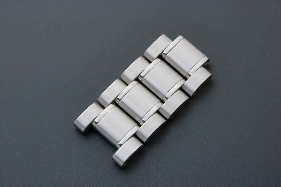 Lot #12915 – Omega Speedmaster Bracelet Watch Links 1563/850 Parts Omega Omega