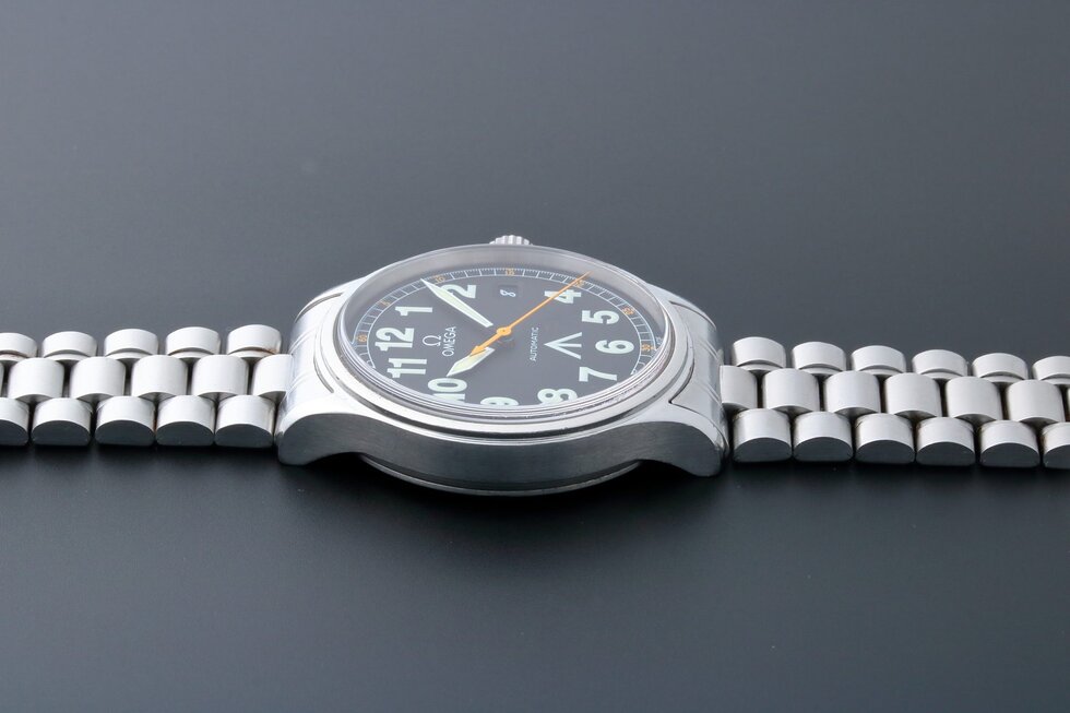 Lot #12408 – Rare Omega 5202.51 Dynamic RAF Logo Watch 5202.51 Omega 5202.51