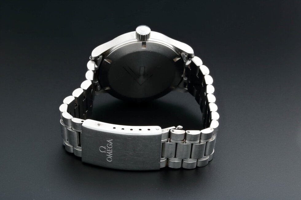 Lot #12408 – Rare Omega 5202.51 Dynamic RAF Logo Watch 5202.51 Omega 5202.51