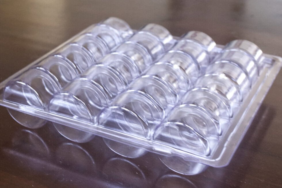 Package for large macarons