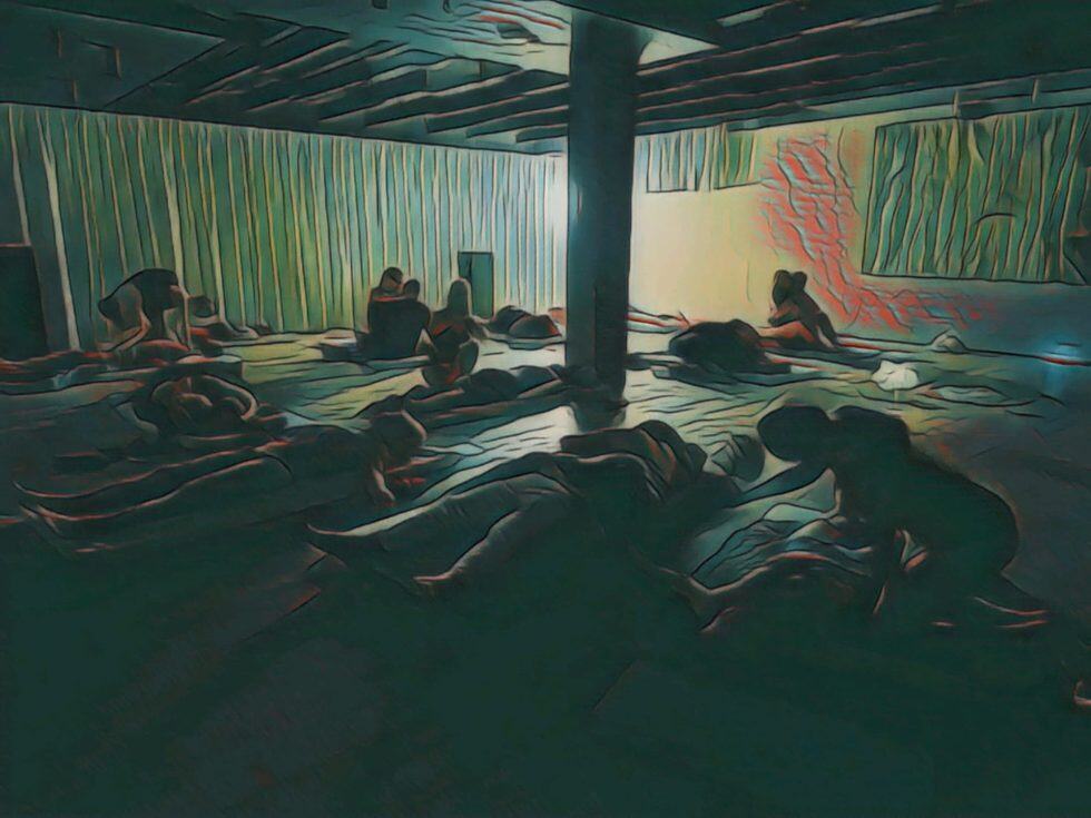 Účastníci se věnují masážním výměnám.