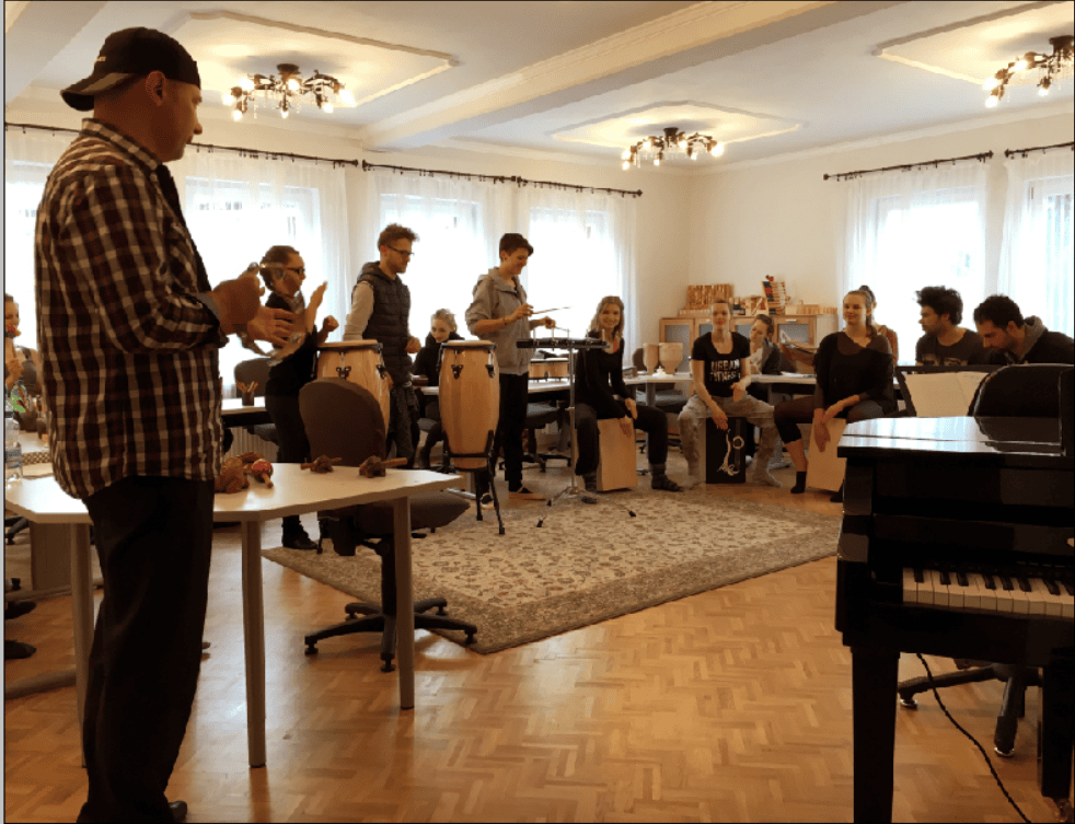 tanzakademie klassenzimmer-teppich-musikinstrumente