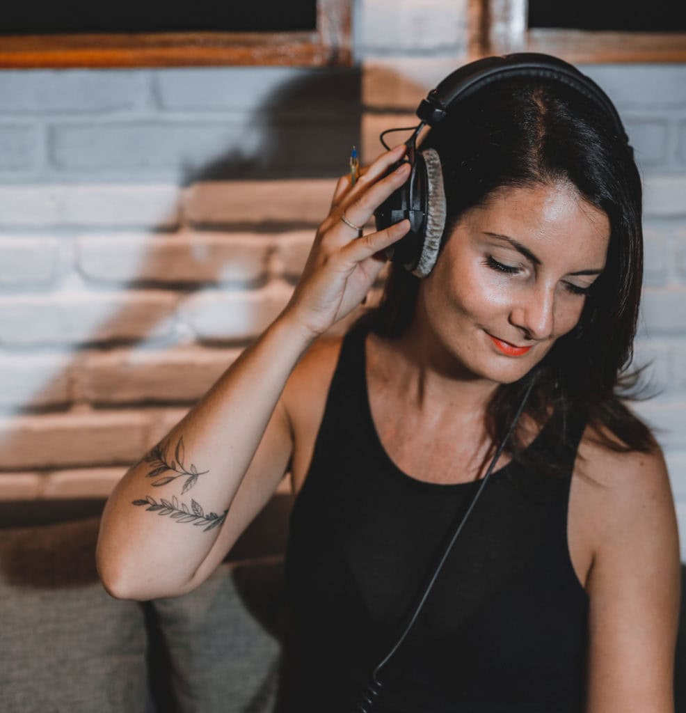 A picture of multilingual Spanish female voice over