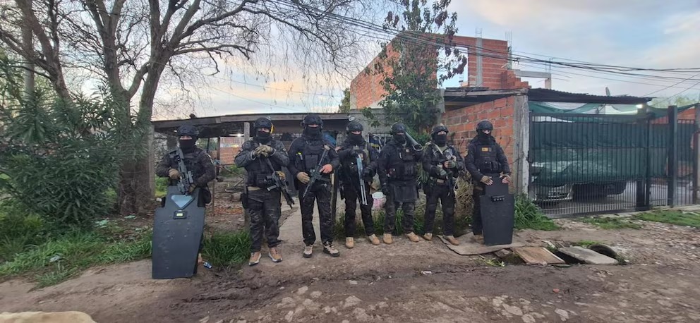 En este momento estás viendo Megaoperativo narco en Varela y Quilmes: 30 allanamientos y 18 detenidos