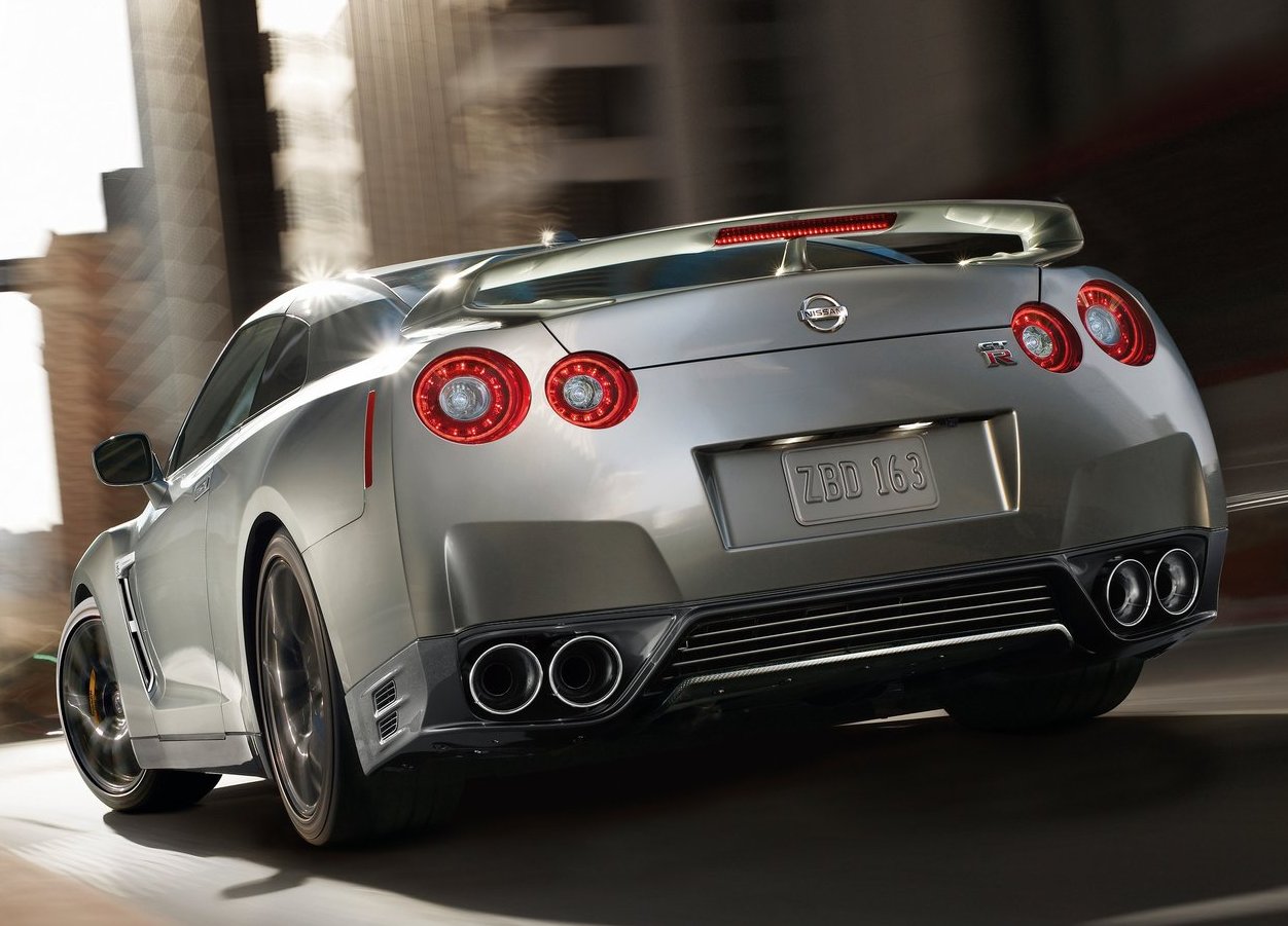 Nissan-GT-R_2015_6
