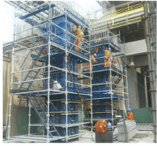 Armado de formaleta metálica en obra industrializada en Bogotá