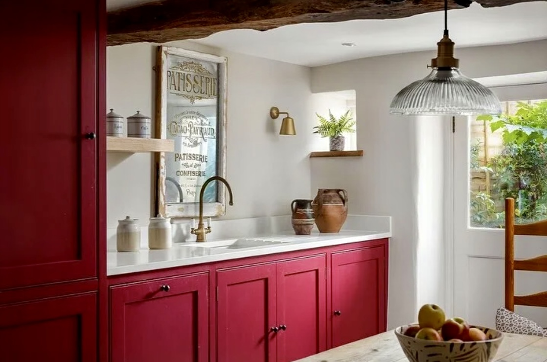 Small kitchen ideas with compact design and smart storage solutions
