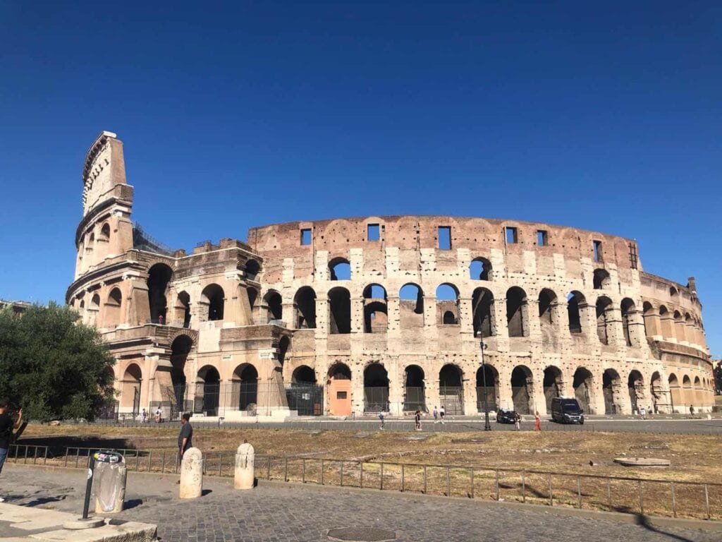 how to save money in rome