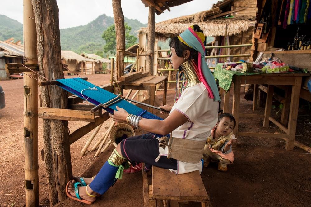 Chez les Femmes Girafe du Kayah