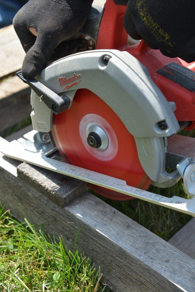 Pallet DIY How to break down pallets like a pro 4 tips that save time MyFixitUpLife MyFixitUpLife Pallet DIY