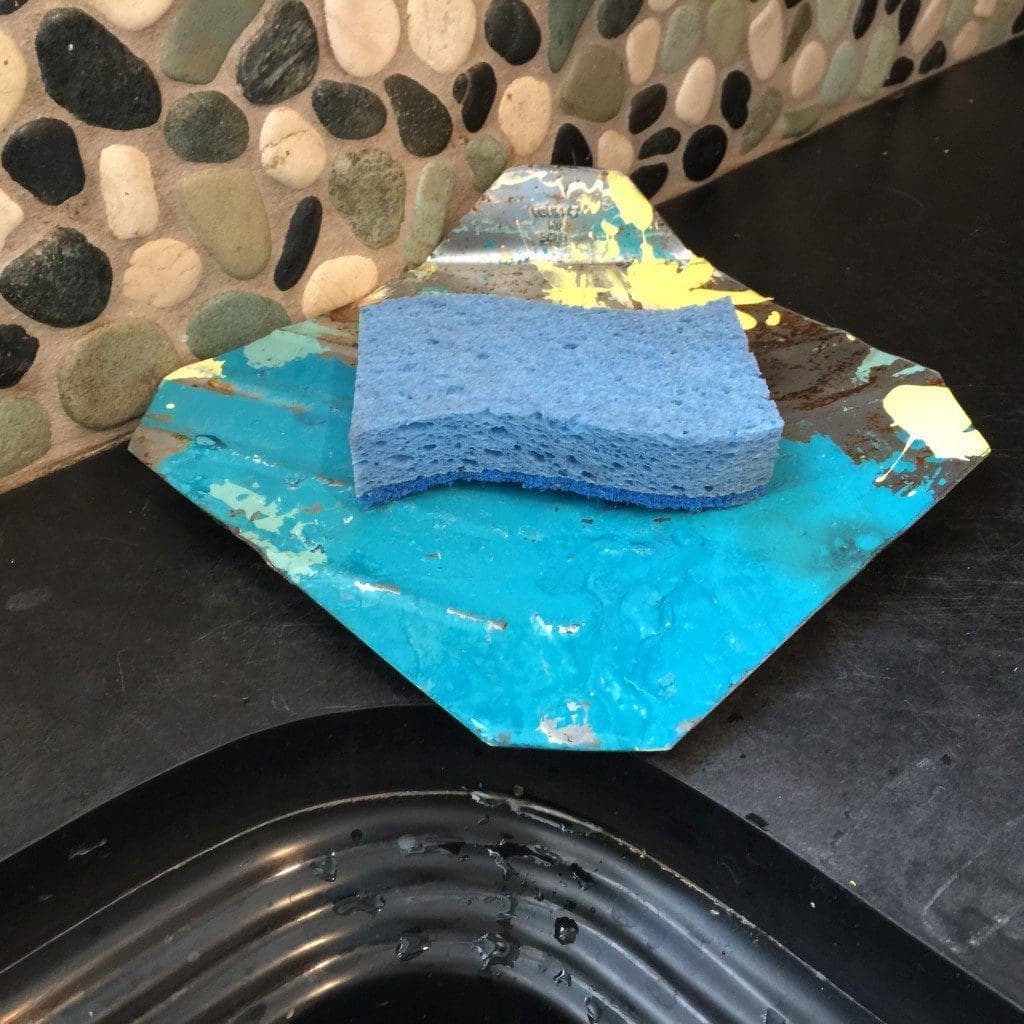 Upcycle idea Upcycle idea DIY a paint tray into an awesome sink caddy MyFixitUpLife MyFixitUpLife Upcycle idea