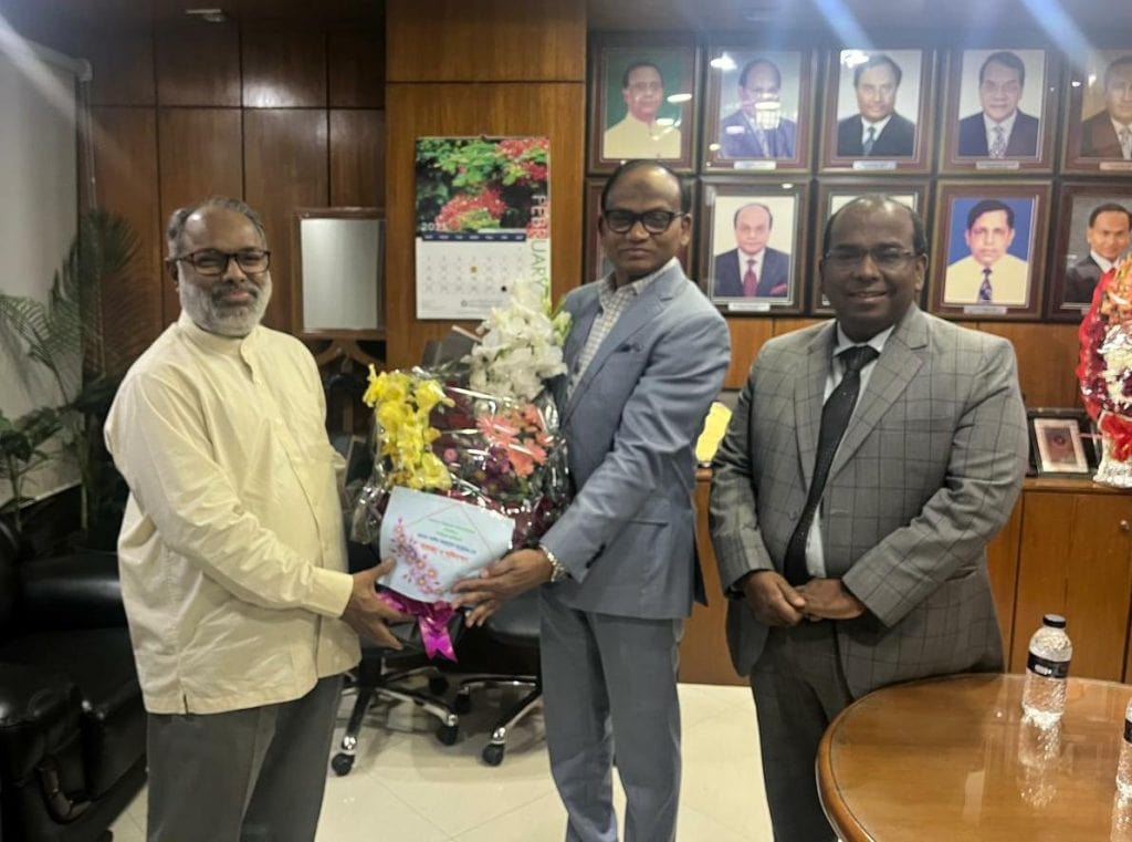 বিআইএ’র নব-নির্বাচিত প্রেসিডেন্টকে পপুলার লাইফ ইন্স্যুরেন্স কোম্পানির সিইওর ফুলেল শুভেচ্ছা ও অভিনন্দন