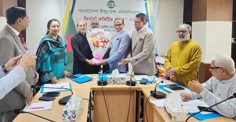 বিআইএ’র নতুন কমিটির কাছে প্রাক্তন প্রেসিডেন্টের দায়িত্ব হস্তান্তর