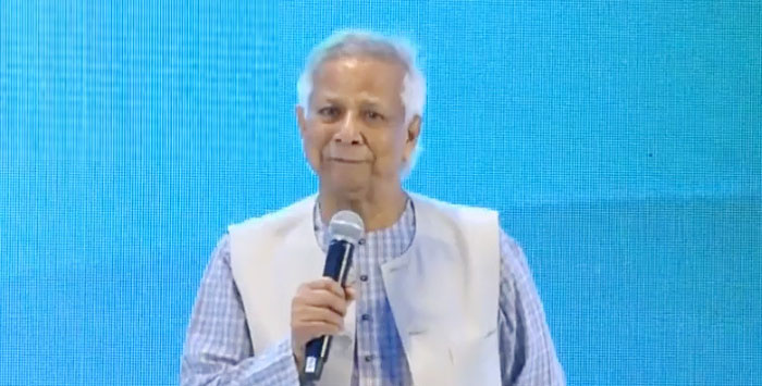 বিভিন্ন প্রতিষ্ঠানকে ৪ ক্যাটাগরিতে পুরস্কার দিলেন প্রধান উপদেষ্টা