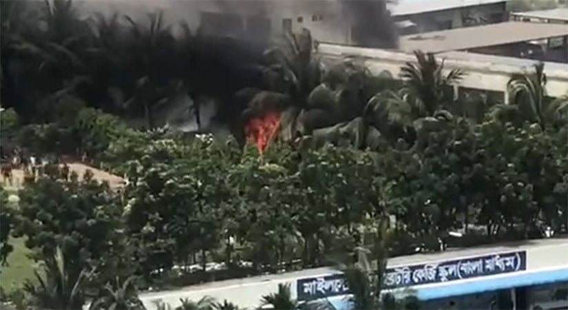 উত্তরায় বিমান বাহিনীর প্রশিক্ষণ বিমান বিধ্বস্ত: নিহত ১৯, হাসপাতালে আহতদের ভিড়