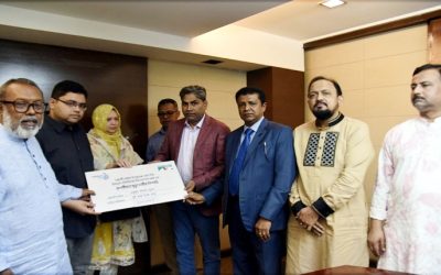 অভিনেতা শামস সুমনের মৃত্যুদাবির চেক হস্তান্তর করল সন্ধানী লাইফ