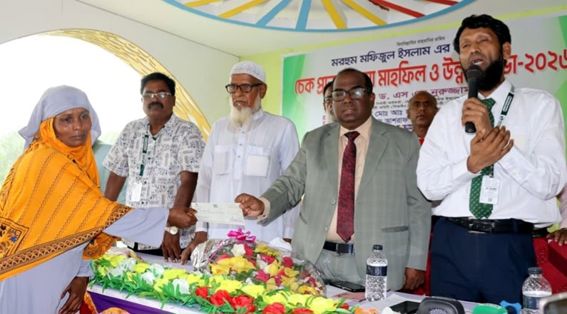 টাঙ্গাইলে জেনিথ ইসলামী লাইফের চেক হস্তান্তর ও উন্নয়ন সভা অনুষ্ঠিত