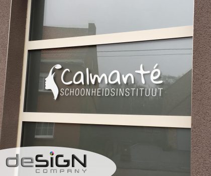 Zandstraalfolie in combinatie met een belettering