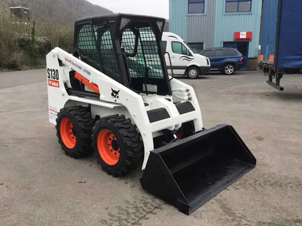 بوبكات S130 ذات العجلات المنزلقة