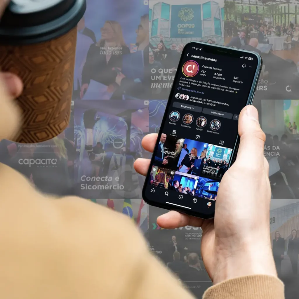 Celular e fotos mostrando os conteúdos e layout do Instagram feitos para a marca Capacità.