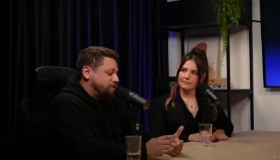 Sócios da Agência Caetano dando entrevista em um podcast.