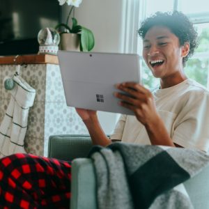 photo-1633113215883-a43e36bc6178