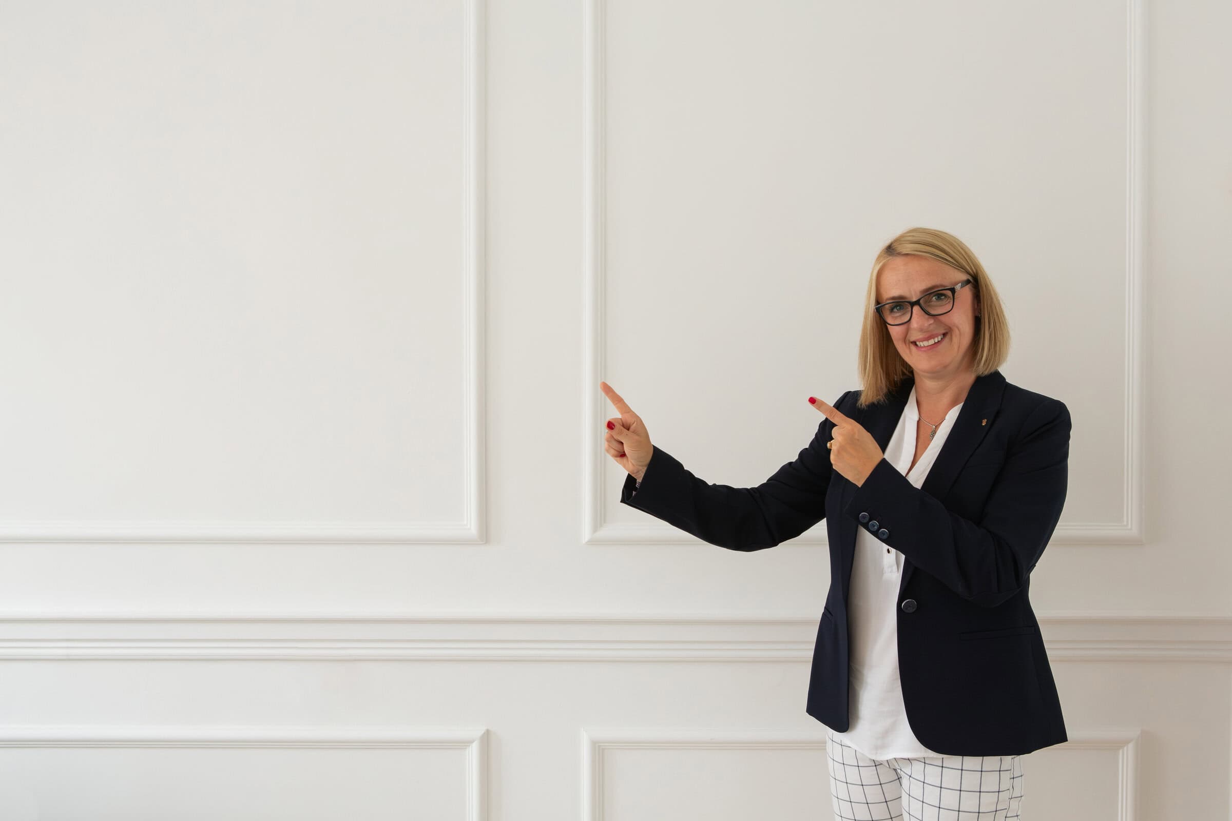 Magdalena Drożdż handling residence legalization cases