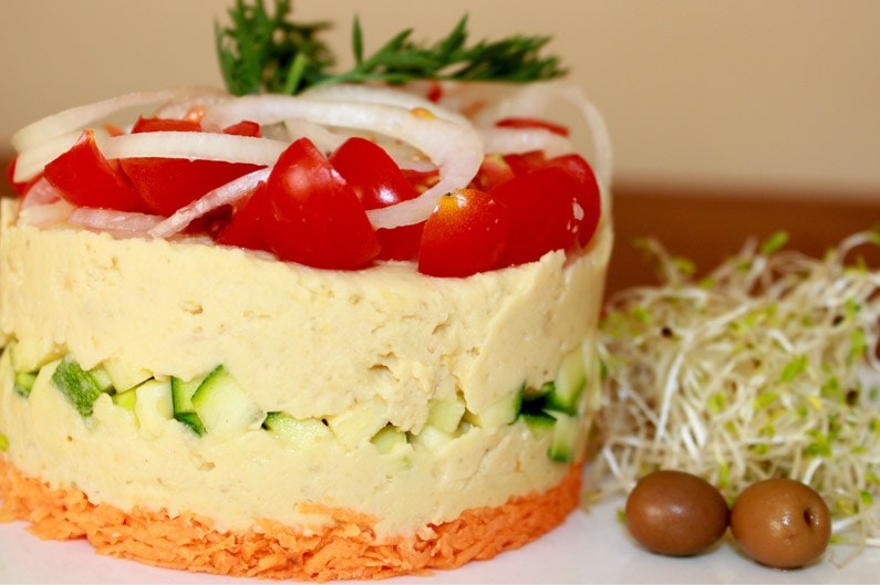 pastís d'hummus i verdures PASTÍS D'HUMMUS