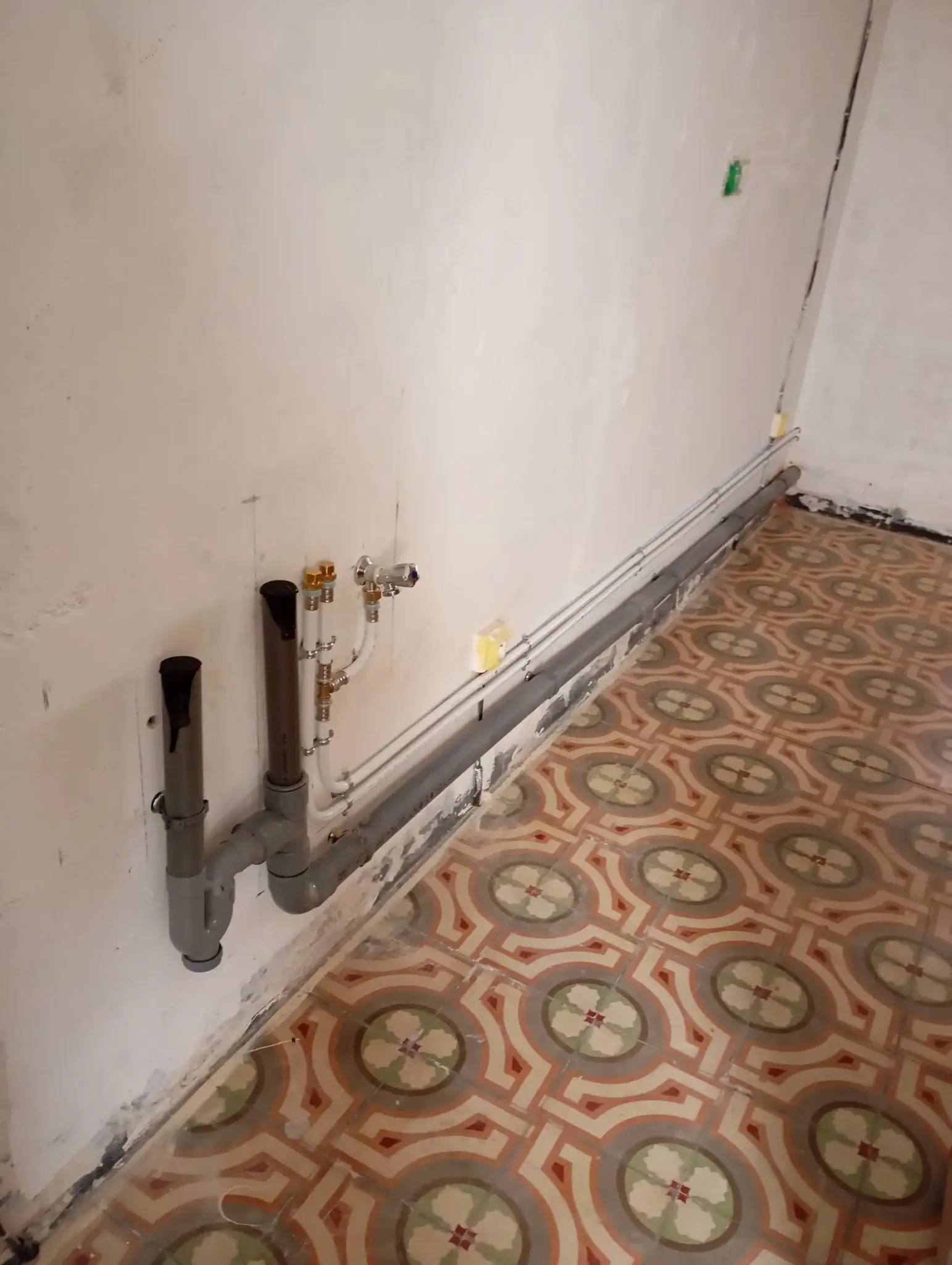creation-reseaux-plomberie-sanitaire-renovation-alberes