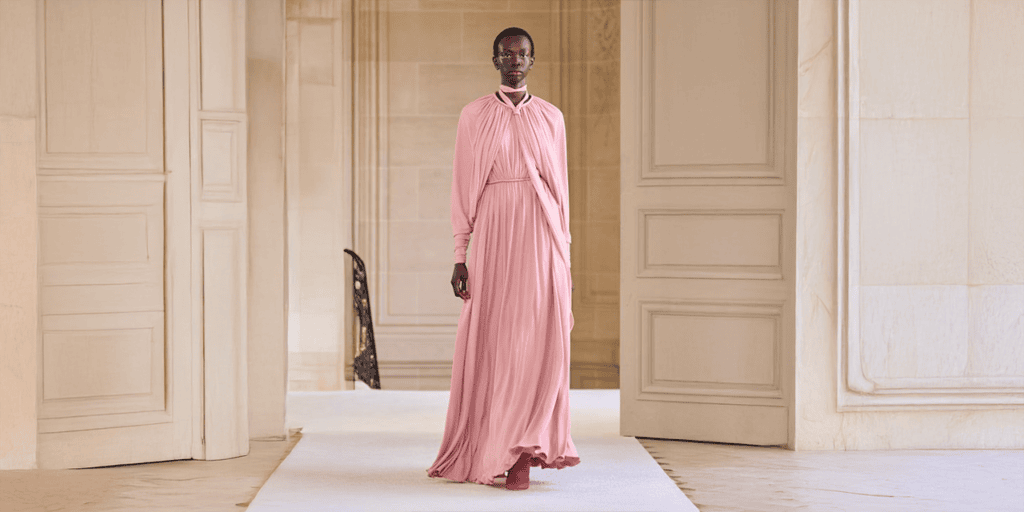 ألوان دافئة وجريئة تشجّع على التنوّع والابتكار والتميّز