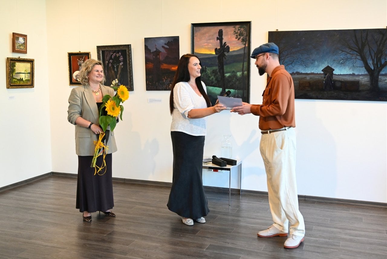 Andrea Bocedi receiving a certificate during the opening of his solo oil painting exhibition at CKA Kozienice, Poland.