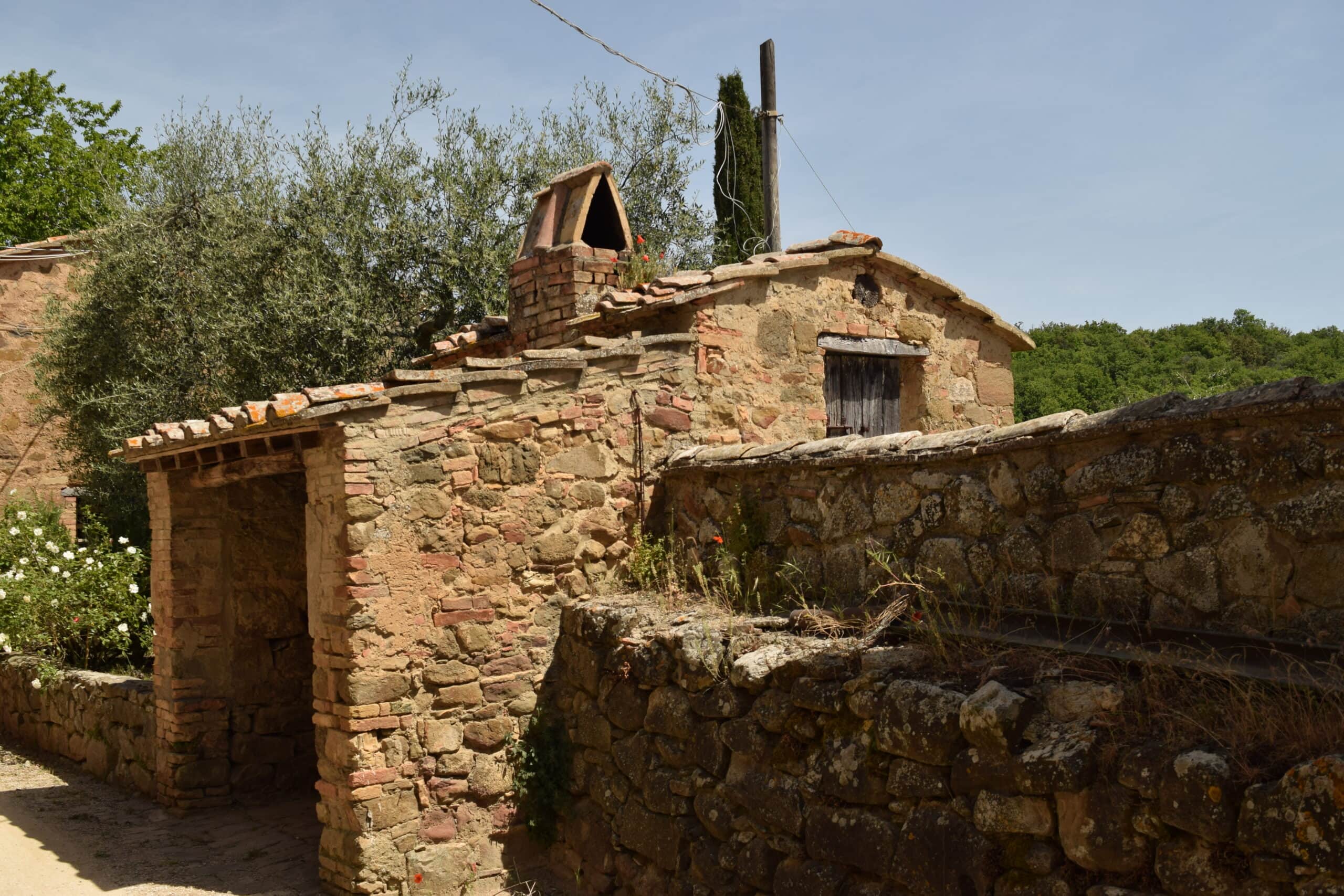 Old stone Tuscan oven at Villa a Tolli near Montalcino, photographed at the location where Andrea Bocedi painted it