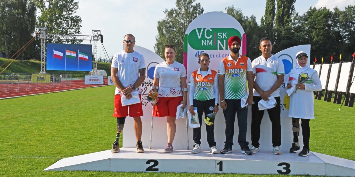 Medal ceremony RXO mixed team-X3