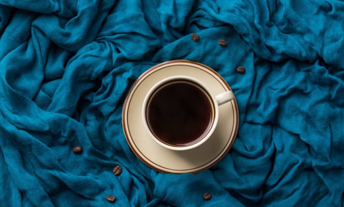 6-seasonal-autumn-composition-with-cup-of-coffee.jpg