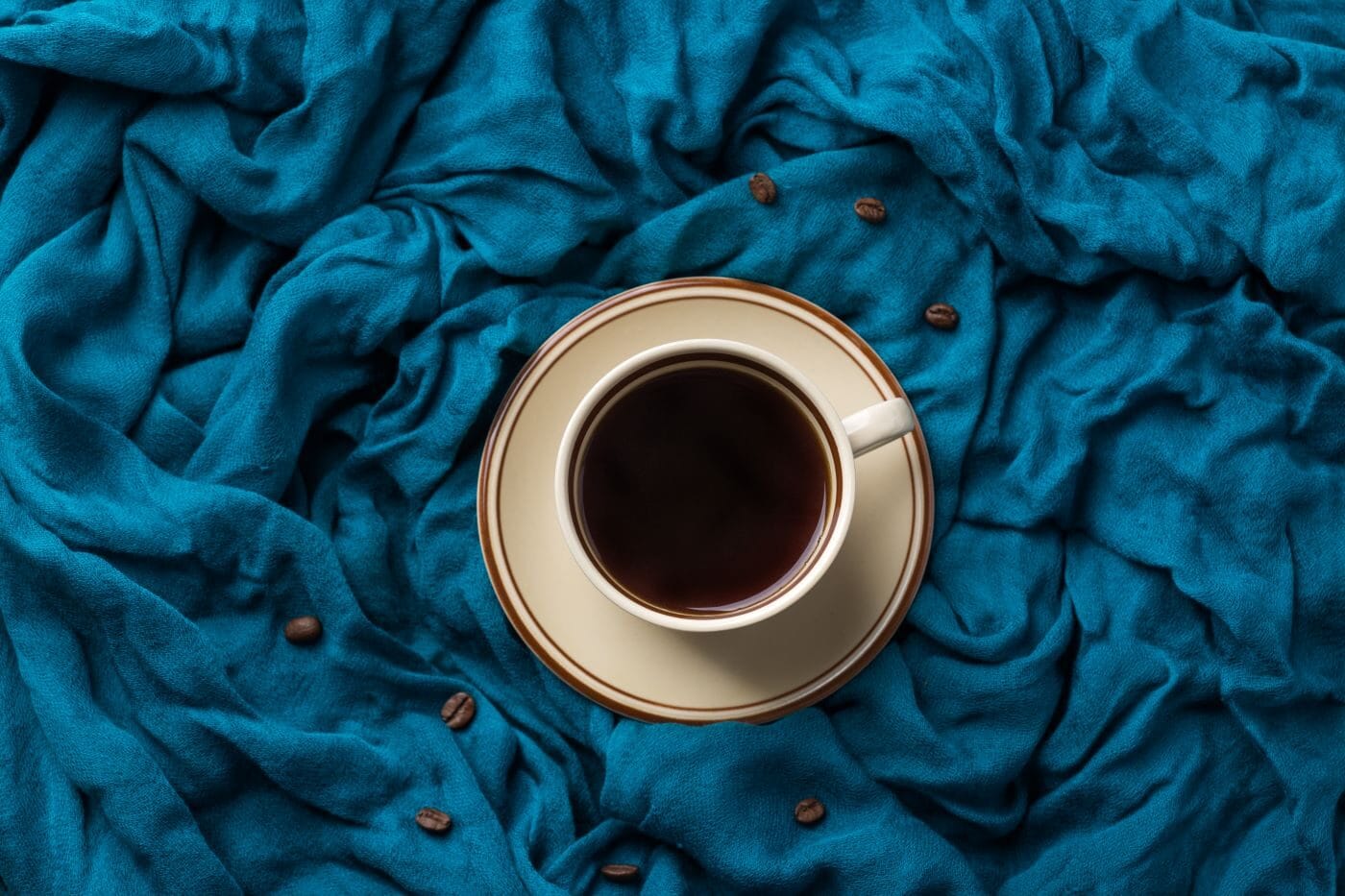 6-seasonal-autumn-composition-with-cup-of-coffee.jpg