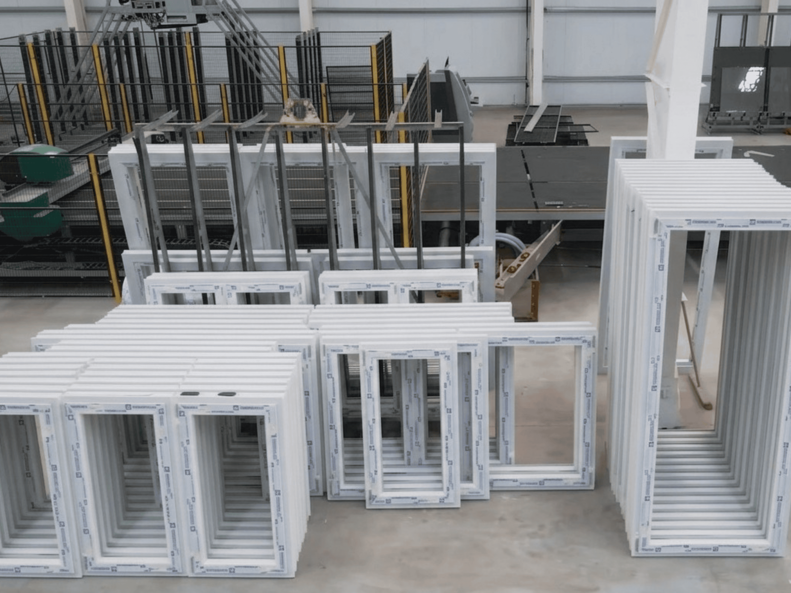 Comment sont fabriqués des châssis sur mesure ? Comprendre les étapes avant la pose