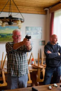 Teilnehmer im Kurzwaffenanschlag CZ P10C