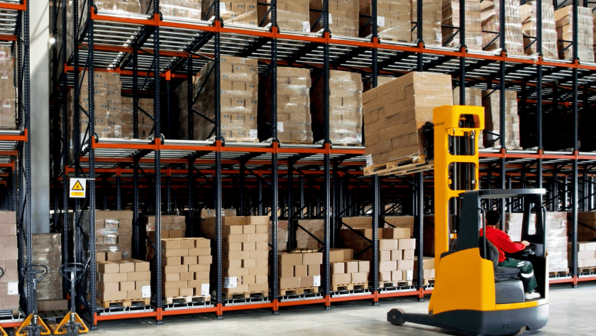 Carrello-elevatore-retrattile-a-cosa-serve