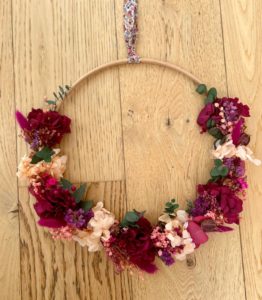 Couronnes en fleurs séchées artisanales à Frasne