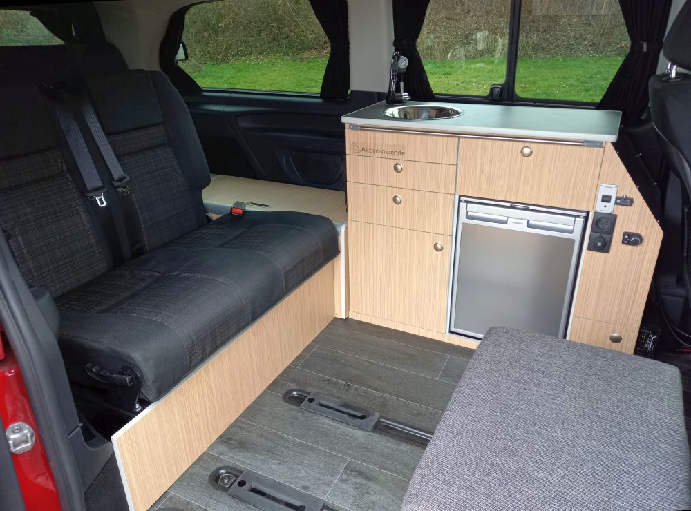 Ausbau Aktiv 3 Camper Mercedes Vito V-Klasse Viano für 4 Personen mit Zebrano