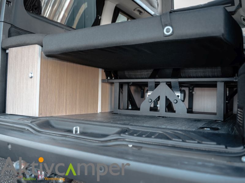 Ausbau Aktiv 3 Camper Mercedes Vito V-Klasse Viano für 4 Personen Stauraum Kofferraum