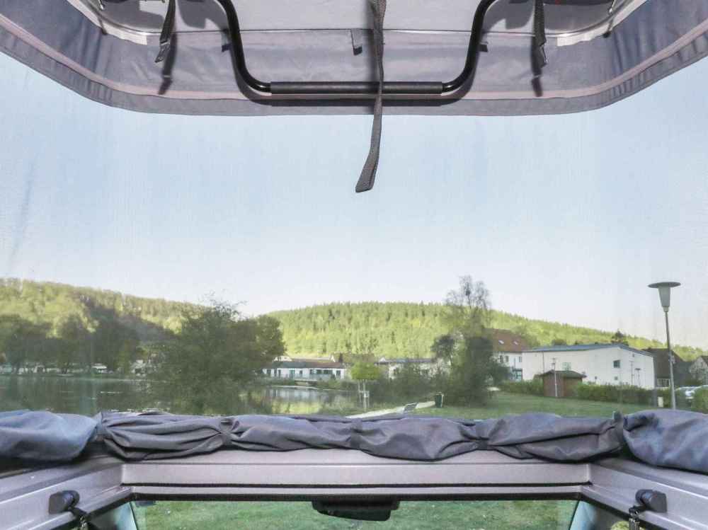 SCA 292 Aufstelldach für T5 und T6 langer Radstand Hubdach mit Bettsystem von SCA Panoramazeltbalg offen
