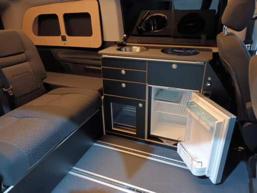 Camper Ausbau Vito mit Schlafbank Sitzbank Küche Aktivcamper 7