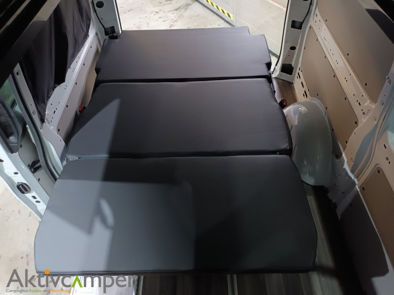 Vito Kastenwagen Schlafbank Sitzbank 3er Sitz große Schlaffläche Schienensystem Bodenplatte isoliert