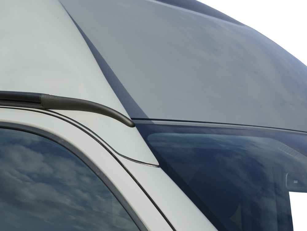 Vito Hochdach Premium Line Stabiles Hochdach mit Stehhöhe und sportlichem Design. GFK Hochdach für V-Klasse Mercedes Spezialist Aktivcamper front spolier