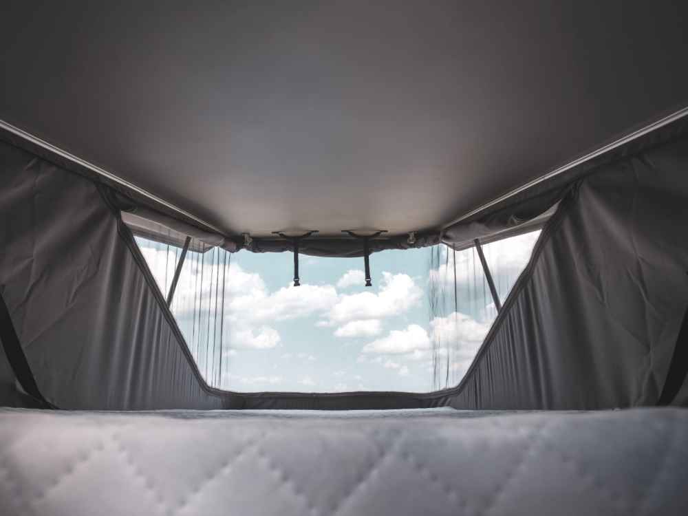 Aufstelldach Ford Tourneo Custom und VW New Transporter Caravalle Nachrüstung Einbau Aufstelldach und Schlafdach in den Camper von Spezialisten Ansicht Bettsystem